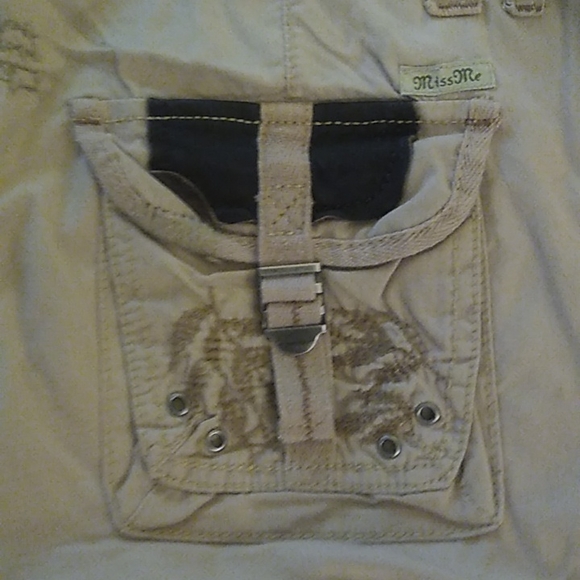 Miss Me khaki Capri's - Picture 5 of 7